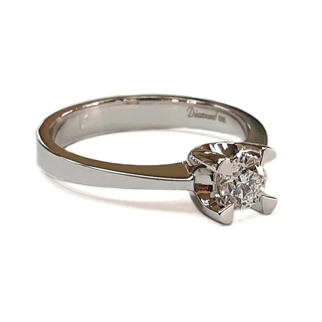 Годежен пръстен от бяло злато с диамант 0,11 карата