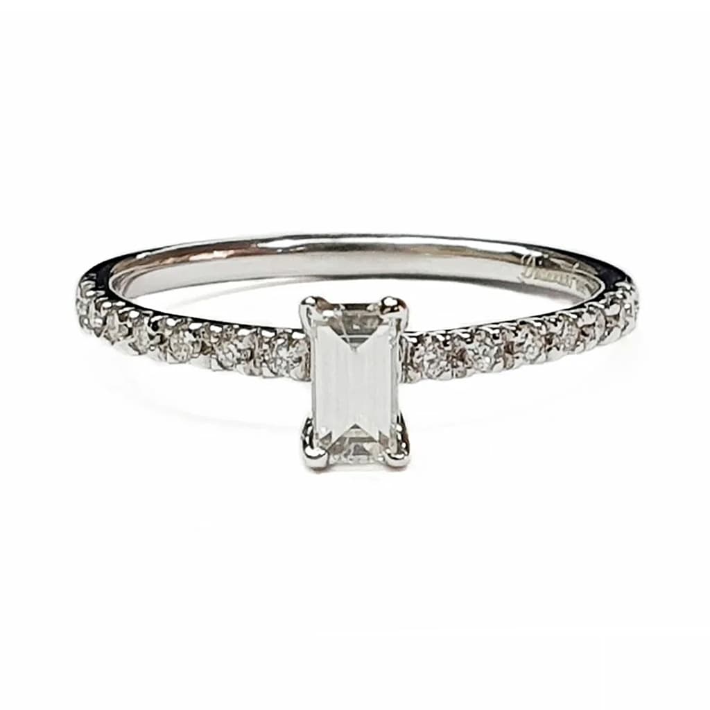 Годежен пръстен от бяло злато с форма Багет и диаманти 0,29 карата