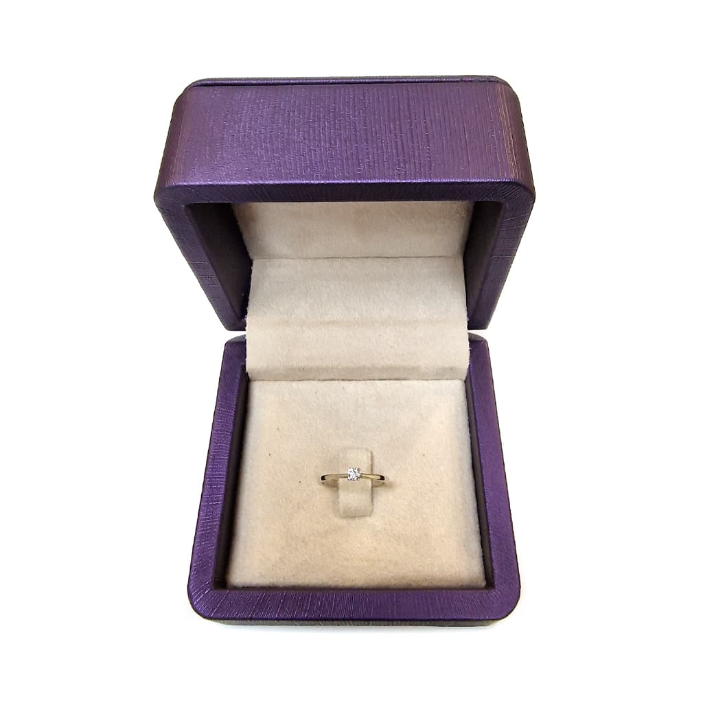 Годежен пръстен от бяло злато с диамант 0,10 карата